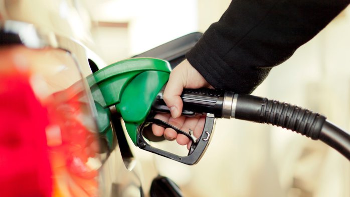 Legea carburanţilor riscă să favorizeze marile companii petroliere în detrimentul distribuitorilor independenţi, iar riscul cel mai mare este să crească preţul la pompă pentru consumatorul final. Cum poate o măsură anticriză să distorsioneze concurenţa şi să accelereze concentrarea pieţei?
