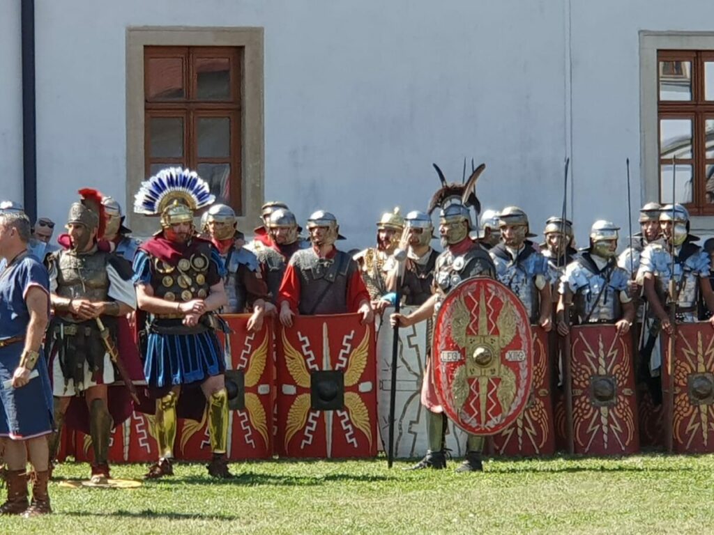 Legionari romani, demonstraţii militare şi meşteşuguri antice timp de trei zile, la Festivalul Roman organizat la Galați