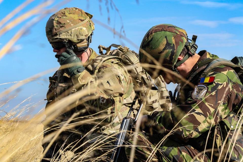 Libertatea: Armata nu are cum să instruiască voluntari nici în 5-lea an de război la granițe / Legea pregătirii populației pentru apărare e în vigoare de 10 luni, dar nu se poate aplica în lipsa unor avize ale ministerelor conduse în trecut de Cătălin Predoiu