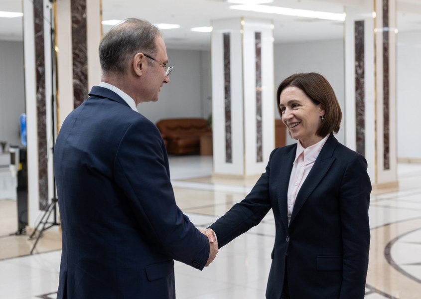 Luca Niculescu, întâlnire cu Maia Sandu: „Viitorul Republicii Moldova este în familia europeană”