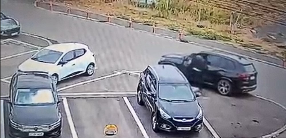 Mașini de lux luate în leasing din Canada și revândute în România cu acte false. Cum încerca suspectul să le piardă urma