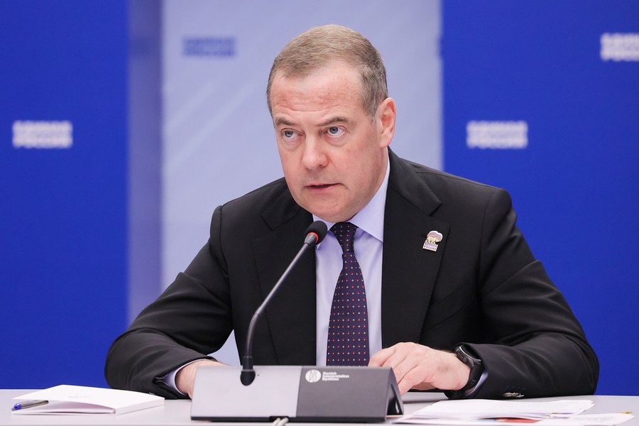 Medvedev îi sugerează lui Trump să apeleze la CIA „să se ocupe” de Zelenski. „Metoda, locul și modul nu au importanță”