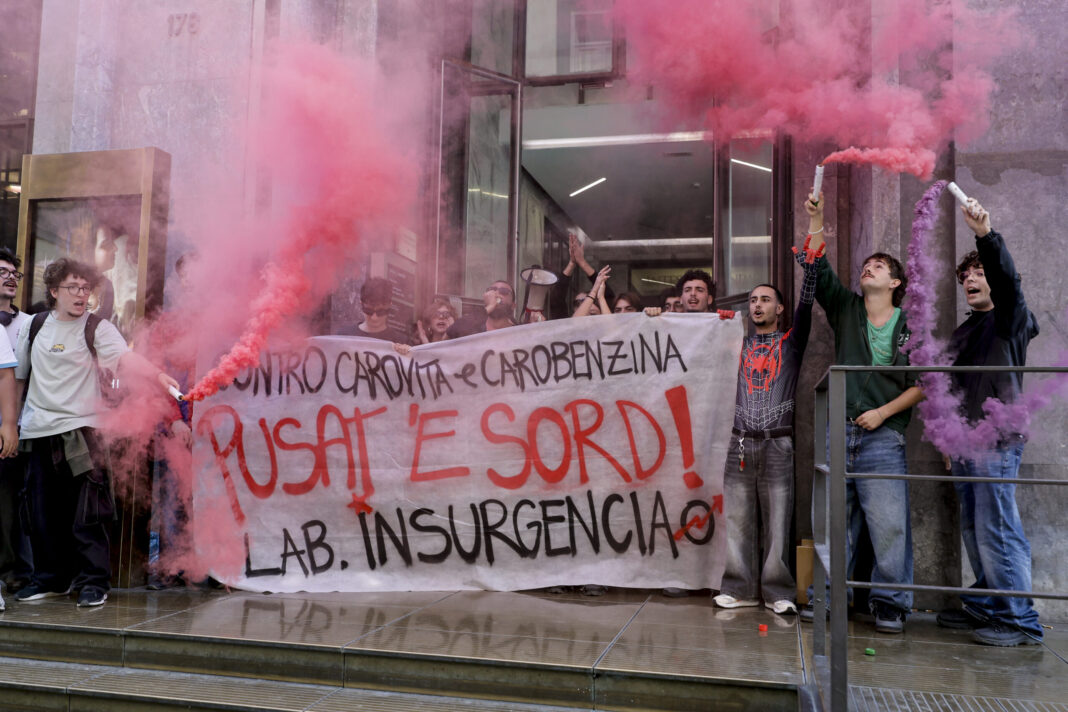 Mii de tineri au protestat în Italia față de scumpirea vieții și chiriile ridicate / Confruntări cu poliția la Bologna
