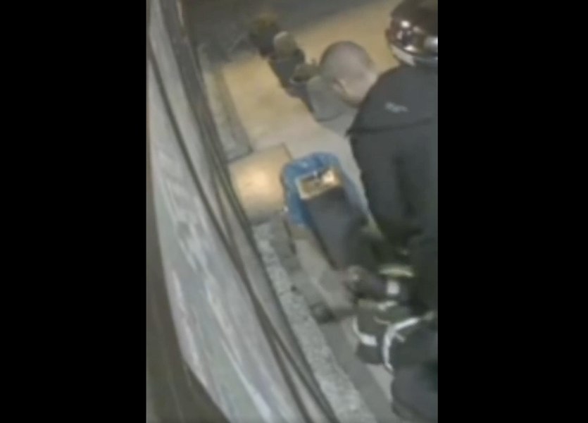 Militar anchetat după ce a bătut un bărbat pe stradă, în Dâmbovița. De ce este cercetat și un martor