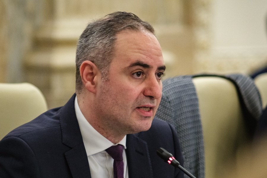 Ministrul Finanţelor, chemat în Camera Deputaţilor să explice situația bugetară reală. Miza din spatele invitației la „Ora Guvernului”