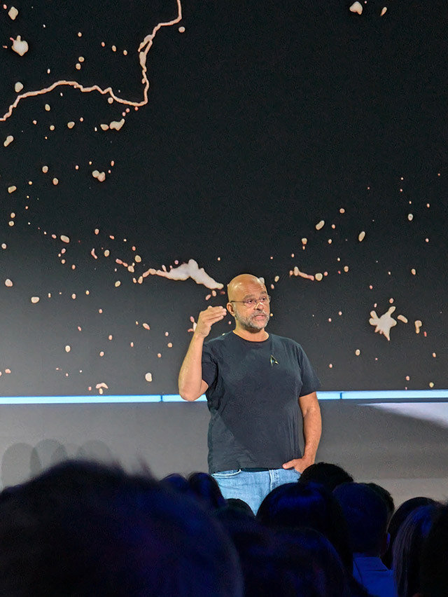 Mo Gawdat, fost director de business al Google X: România poate folosi AI pentru a-şi construi propria tehnologie. Folosiţi-vă de lupta  dintre giganţii din AI pentru a vă crea tehnologii suverane, niciun laborator din SUA sau China nu ştie mai bine decât voi problemele comunităţii - rezolvaţi-le. În România sunteţi la fel de buni ca în Silicon Valley