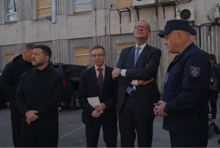 Momentul în care un pod important din Kiev este lovit de o dronă rusească, în timpul vizitei lui Friedrich Merz