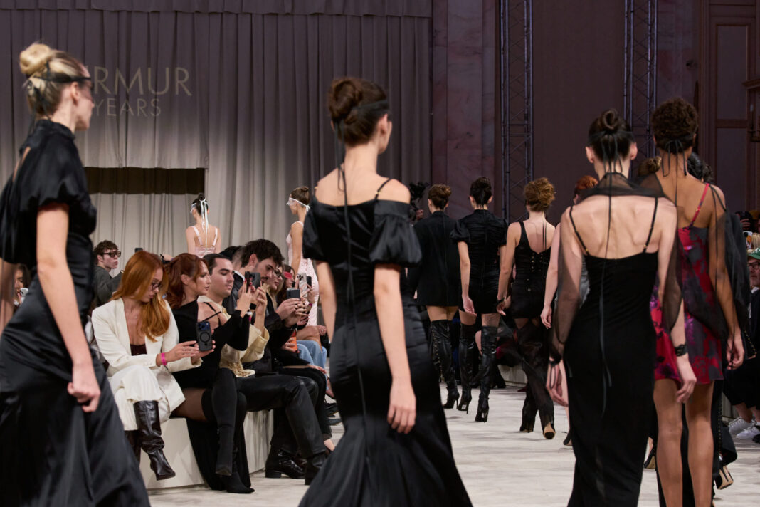 Murmur primăvară-vară 2027 la Mercedes-Benz Bucharest Fashion Week: Murmur marchează 15 ani de existență cu o colecție seducătoare și o colaborare cu Musette