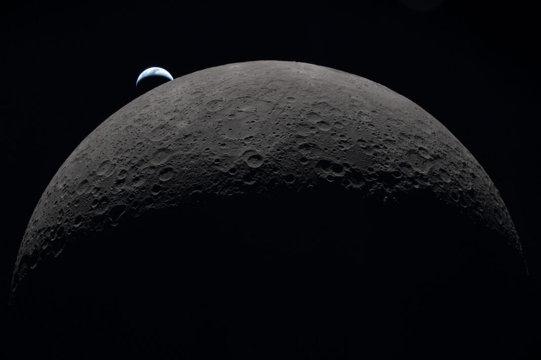 NASA schimbă planul pentru întoarcerea oamenilor pe Lună în 2028 / Companiile lui Elon Musk și Jeff Bezos vor folosi două strategii diferite pentru transportul echipajelor