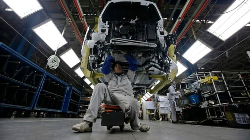 NEWS.ro: Acord între Franţa şi Germania privind apărarea viitorului industriei auto europene