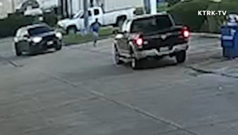 NEWS.ro: Agenţi ICE, acuzaţi de răsturnarea voită, cu un SUV, a unui muncitor mexican în construcţii, Miguel Parra, de 48 de ani, la Houston. Anchetă cu privire la o presupusă agresiune agravantă cu o armă mortală