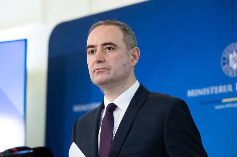 NEWS.ro: Alexandru Nazare: Am mare încredere, au fost discuţii intensive cu Standard & Poor's / Atârnă destul de greu incertitudinea politică, dar, de asemenea, avem şi argumente solide legate de execuţie