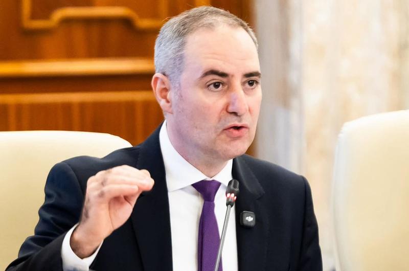 NEWS.ro: Alexandru Nazare: Moody’s confirmă obiectivele imediate ale României- continuitate, buget credibil, stabilizarea datoriei. Votul de învestitură al noului Guvern poate închide perioada de incertitudine politică. Agenţia consideră evoluţia drept pozitivă