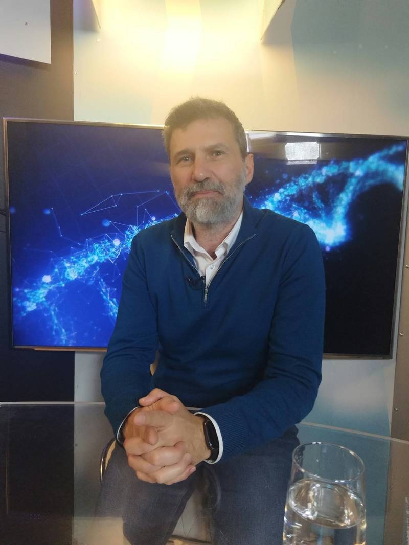 NEWS.ro: Alexandru Onofrei, medic specialist în Chirurgie generală: Gărzile ar trebui să fie ore din salariu / Ar fi foarte bine ca medicii rezidenţi să aibă îndeajuns de mulţi bani încât să se concentreze pe a învăţa
