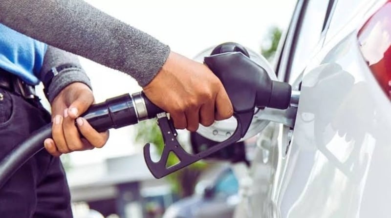 NEWS.ro: Analiză Frames: România riscă o penurie de motorină, în condiţiile în care intră în iarnă cu cea mai scumpă motorină din istorie/ Preţuri mai mari cu 40%, faţă de ianuarie/ Risc de scumpiri la alimente