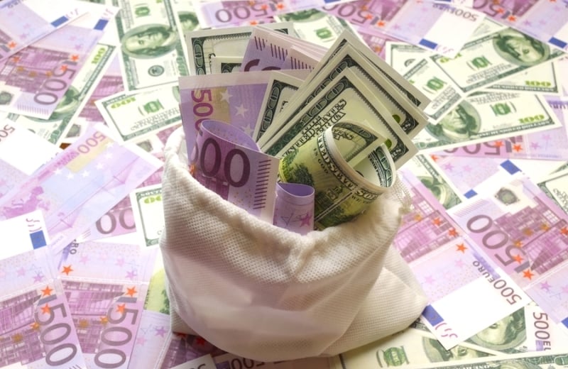 NEWS.ro: Anchetă la Biroul Vamal de Frontieră Aeroport Otopeni Călători, după dispariţia unei sume de aproape 700.000 de euro/ Banii fuseseră reţinuţi la începutul anului unei persoane sosite din Dubai
