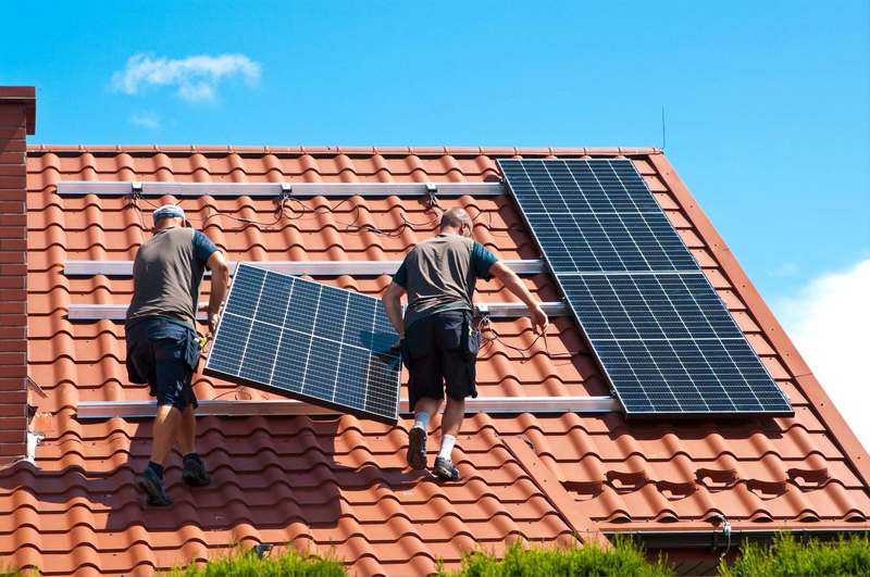 NEWS.ro: Asociaţia Prosumatorilor le cere acestora să-şi stocheze surplusul de energie şi să nu îl mai vândă ieftin furnizorilor: Dacă energia noastră nu este plătită corect, o păstrăm şi o consumăm