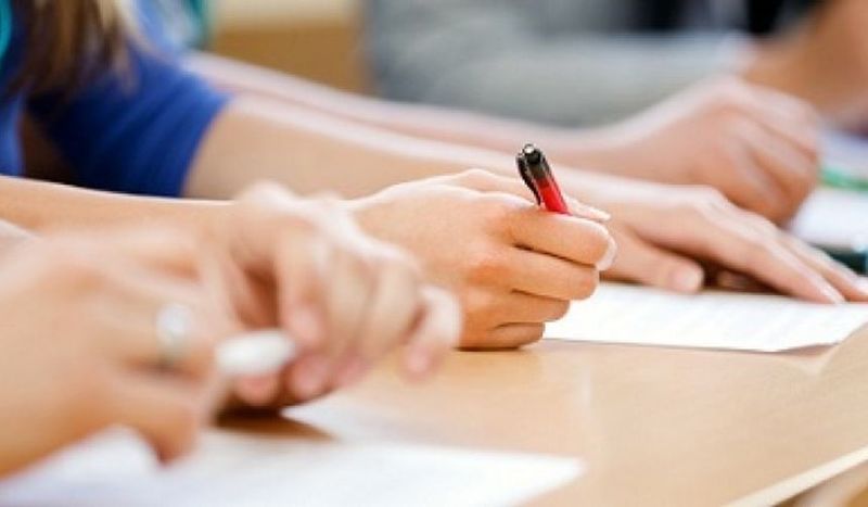 NEWS.ro: „Au colaborat împreună” şi „pericol eminent” -  testul grilă la care aproape o treime dintre candidaţii la funcţia de director de şcoală au picat