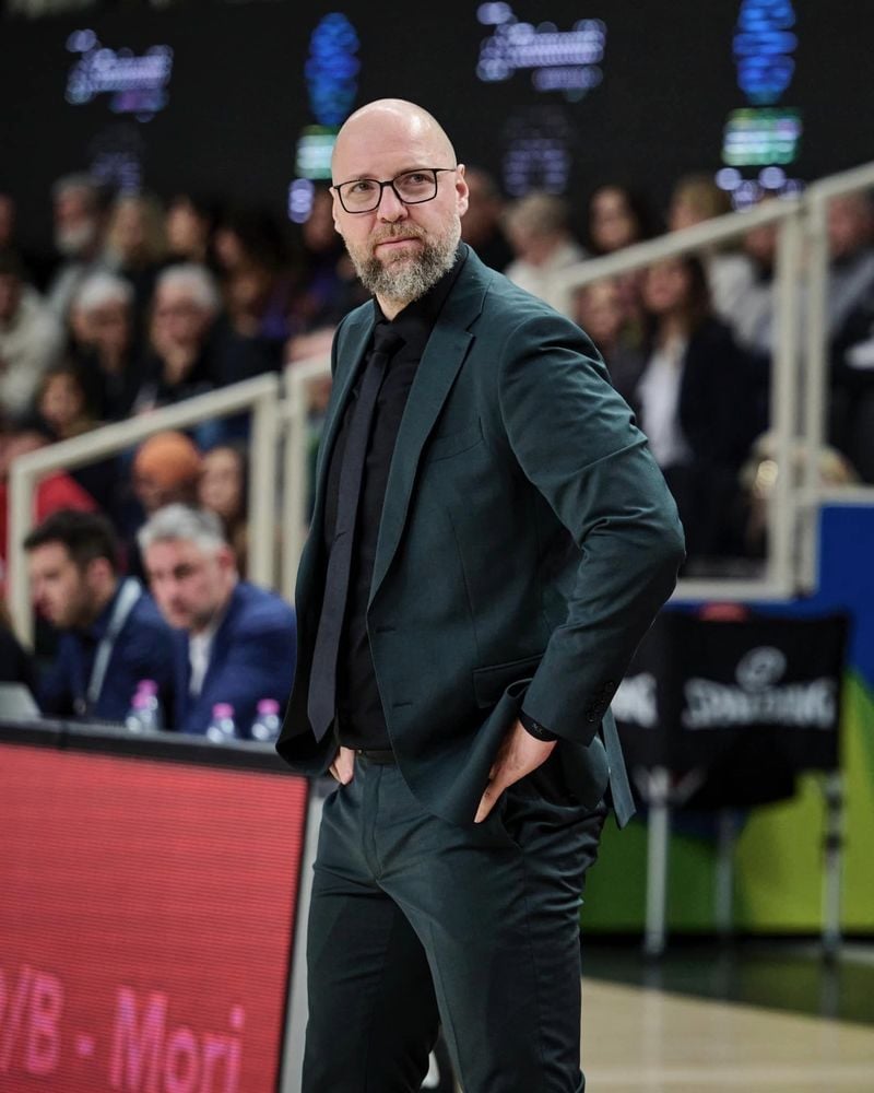 NEWS.ro: Baschet masculin: Antrenorul Mihai Silvăşan, eliminat după două tehnice în timpul meciului U BT Cluj – London Lions