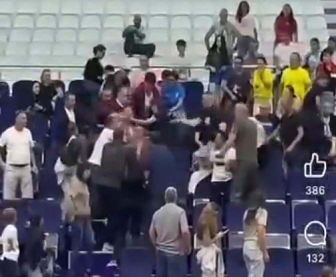 NEWS.ro: Bătaie între părinţii suporteri la un meci de handbal pentru junioare, în Timişoara/ Poliţia face verificări - VIDEO