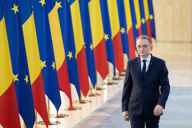 NEWS.ro: BNS, după întâlnirea premierului cu mediul de afaceri: Debut cu stângul pentru Guvernul Niculescu. Capitalul are acces la masa premierului, lucrătorii mai aşteaptă. Domnule premier, mediul de afaceri trebuie ascultat! Dar şi lucrătorii trebuie ascultaţi!