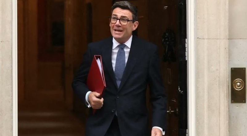 NEWS.ro: Burnham va face publice detaliile întâlnirilor cu reprezentanţii clubului Manchester City