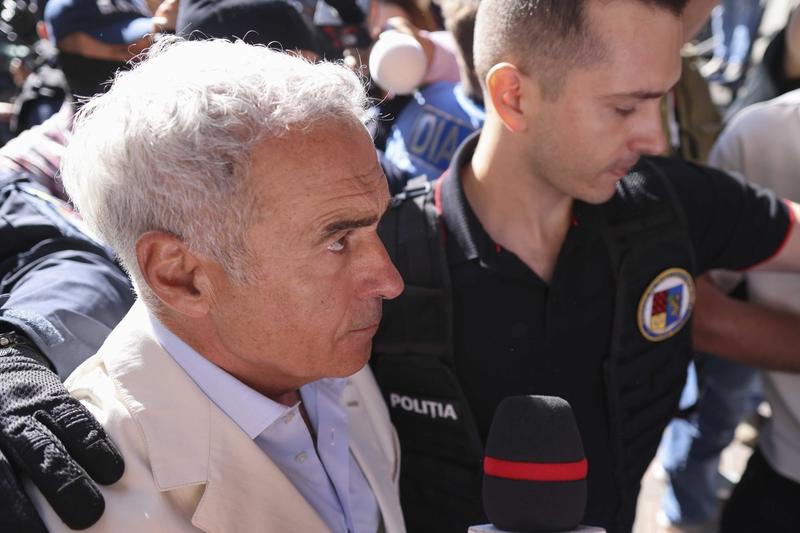 NEWS.ro: Călin Georgescu, adus la Curtea de Apel Bucureşti, unde se discută contestaţia procurorilor DIICOT la decizia de plasare sub control judiciar a fostului candidat la prezidenţiale/ Zeci de susţinători la CAB