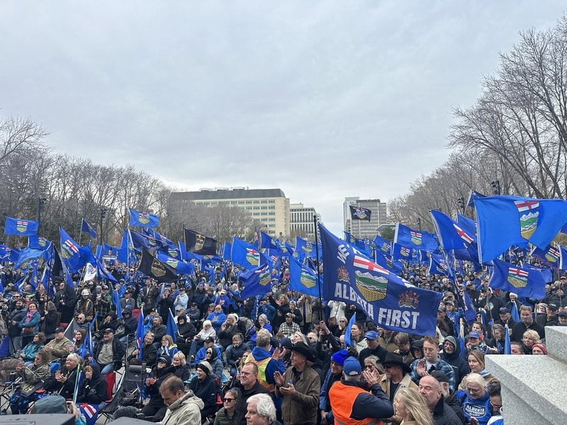 NEWS.ro: Canada - Miting separatist în Alberta, cu 48 de ore înaintea votului privind organizarea unui referendum pentru independenţă - VIDEO
