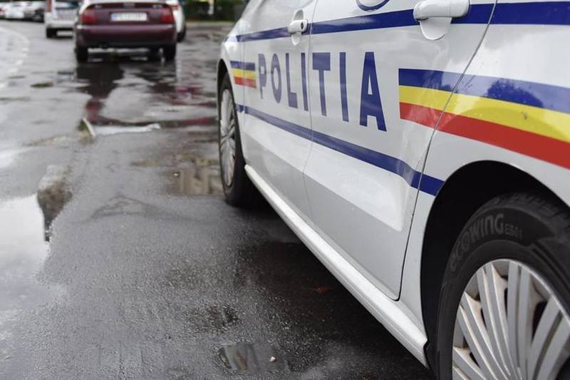 NEWS.ro: Caraş-Severin: Poliţişti, jandarmi şi voluntari caută o persoană bănuită că a furat dintr-o locuinţă o armă de vânătoare şi zece cartuşe/ La acţiune sunt folosite drone şi camere cu termoviziune