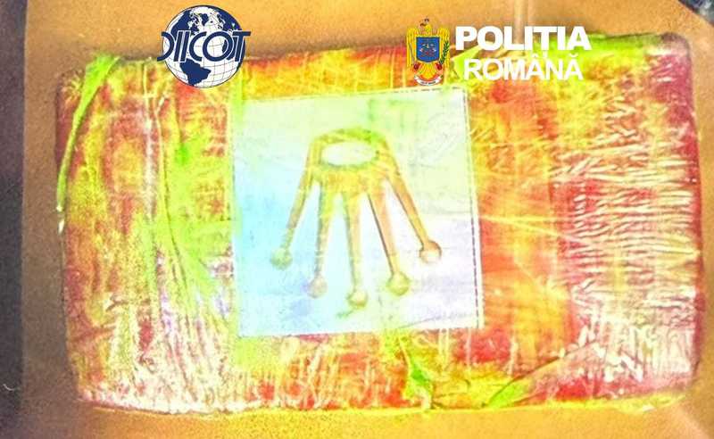 NEWS.ro: Caraş-Severin: Un sirian şi un român, rude prin alianţă, reţinuţi şi propuşi pentru arestare preventivă, după ce au fost prinşi în flagrant când încercau să vândă un kilogram de cocaină cu 60.000 de euro - FOTO, VIDEO