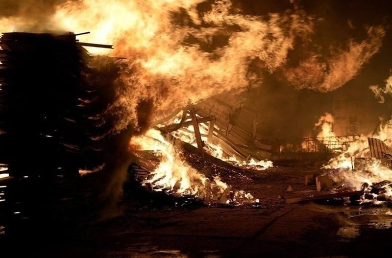NEWS.ro: Cinci răniţi, inclusiv un copil, în Ucraina, într-un atac rus cu dronă la Harkov, care a provocat un incendiu pe o suprafaţă de aproape 2.500 mp. Un bloc, mai multe case, dependinţe şi trei clădiri industriale, devastate. Imobile vecine, garaje şi vehicul