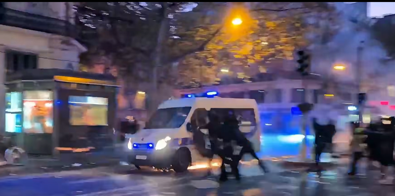 NEWS.ro: Clădiri incendiate şi peste 1.200 de persoane arestate în urma confruntărilor dintre poliţie şi manifestanţi în Franţa/ Poliţia a folosit gaze lacrimogene la Paris, iar Primăria din Limoges a fost „în mare parte distrusă” de un incendiu