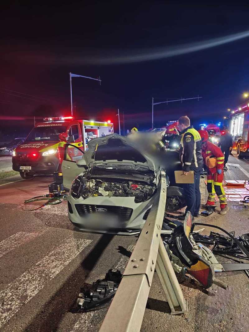NEWS.ro: Cluj: Un bărbat a murit în urma unui accident în care au fost implicate două autoturisme, la Jucu/ Traficul pe DN 1C, blocat pe ambele sensuri