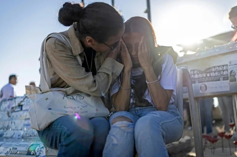 NEWS.ro: Comemorarea a trei ani de la atacul de la 7 octombrie, marcată de tensiuni politice de campanie, înaintea alegerilor din Israel, şi de noi atacuri israeliene în Fâşia Gaza, soldate cu cinci morţi