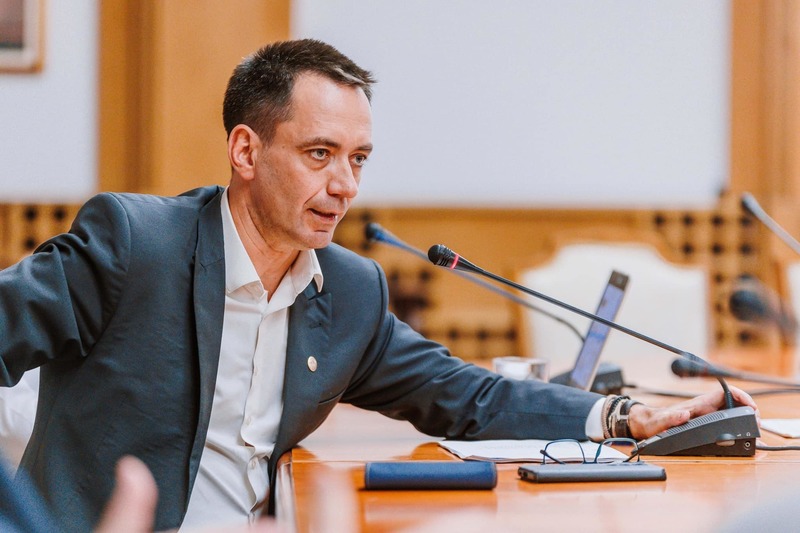 NEWS.ro: CONSULTĂRI LA COTROCENI – Csoma Botond (UDMR): Nu există altă cale: atât PNL, cât şi PSD trebuie să facă concesii; altfel, un guvern nu poate fi format decât cu extremiştii