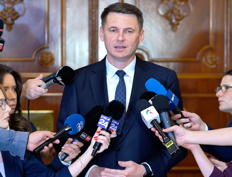 NEWS.ro: CONSULTĂRI LA COTROCENI – Mircea Abrudean: Până când nu vom avea oficial o persoană desemnată pentru premier, noi nu vom putea să analizăm dacă vom susţine sau nu această propunere /  Nu vrem să blocăm în niciun fel România