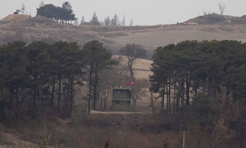 NEWS.ro: Coreea de Sud propune Coreei de Nord negocieri militare privind trasarea liniei de demarcaţie militară terestră şi restabilirea liniilor de comunicaţii militare, după mai multe incidente grave