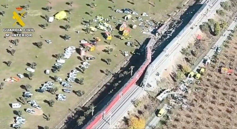 NEWS.ro: Cum s-a produs accidentul de tren din centrul Spaniei. Cele 17 minute în care nimeni din centrul de control nu a observat că trenul AVE se îndrepta spre o coliziune violentă cu trenul Iryo