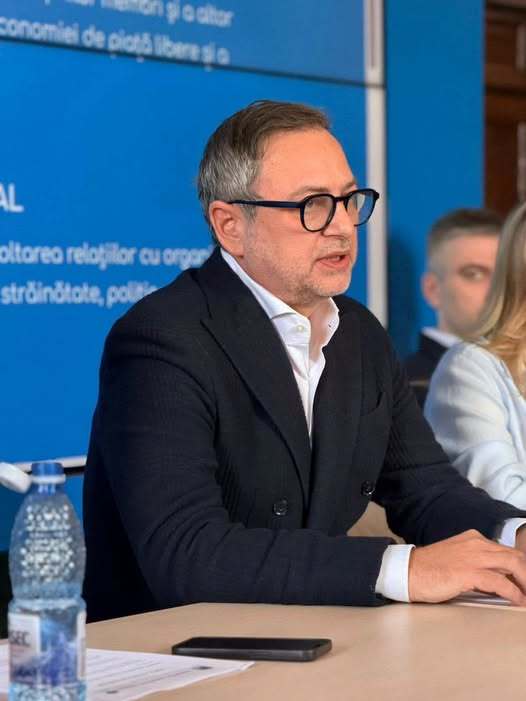 NEWS.ro: Dan Motreanu: Deschiderea spre dialog şi parteneriat afişată de PSD nu este decât un joc duplicitar, menit să justifice negocierile subterane / Dacă PSD este la guvernare, PNL este în opoziţie