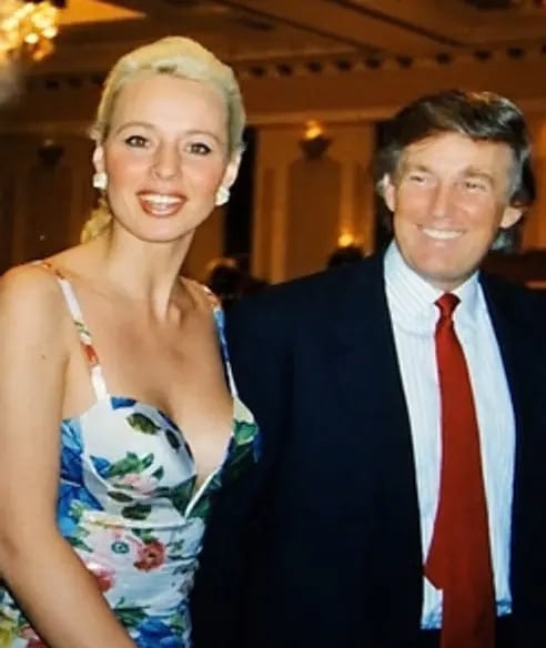 NEWS.ro: Democraţii din Congres cer o anchetă asupra legăturilor dintre Donald Trump şi infractorul sexual Jeffrey Epstein. Potrivit unui nou raport, cinci femei îl acuză pe Trump că le-a violat sau le-a agresat sexual în compania sau în prezenţa lui Epstein