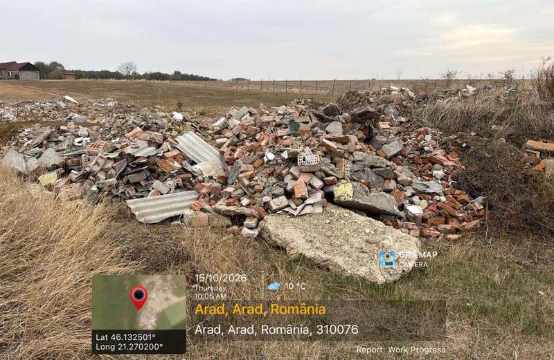 NEWS.ro: Depozit masiv de deşeuri provenite din construcţii şi demolări, inclusiv plăci de azbociment, depistat de Garda de Mediu într-un cartier din Arad