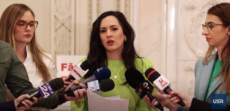 NEWS.ro: Diana Stoica (USR): Guvern de tehnocraţi nu este o soluţie pe care să o susţinem nici noi, probabil că nici cei de la PSD. Asta cu hibridul, eu nu o înţeleg. Nu cred că merg variantele astea de amestecătură şi inovaţii româneşti