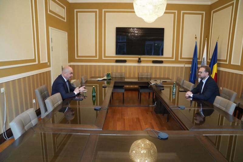 NEWS.ro: Dominic Fritz, după ce Alfred Simonis a susţinut că Ilie Bolojan a renunţat să anunţe deblocarea proiectului pentru stadion în urma unei întâlniri la Primăria Timişoarei: O legendă bizară. Nu poţi reconstrui fotbalul timişorean minţind