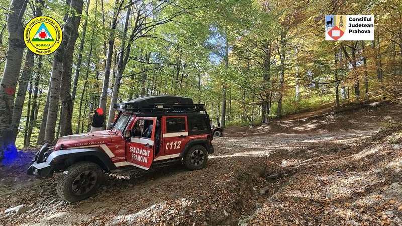 NEWS.ro: Două persoane, rănite după ce s-au răsturnat cu un ATV pe munte. O femeie, în stare mai gravă, este dusă la spital