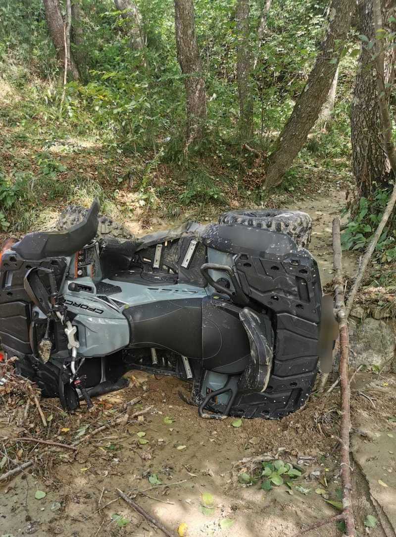 NEWS.ro: Două persoane, rănite după ce s-au răsturnat cu un ATV pe munte. O femeie, în stare mai gravă, este dusă la spital