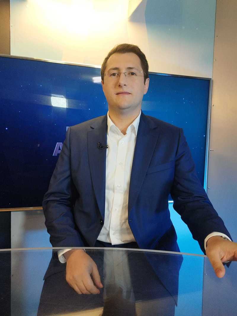 NEWS.ro: Dr. Liviu Lovin: Aproximativ 80% din cazurile care se internează la Toxicologie la Spitalul Floreasca sunt cazuri de supradoză sau cu consum de substanţele psihoactive necunoscute. Majoritatea pacienţilor, tineri sub 35 de ani, iar vârsta scade vertiginos