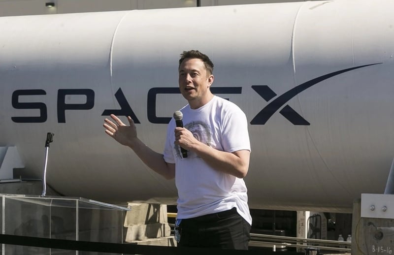 NEWS.ro: Elon Musk: SpaceX a obţinut finanţări prin împrumuturi de 40 de miliarde de dolari pentru achiziţia de procesoare destinate inteligenţei artificiale