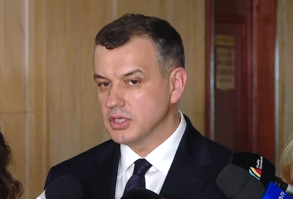 NEWS.ro: Eugen Tomac: Alegerile anticipate sunt un cadoul pentru Putin. Asta este opinia mea şi mi-o menţin cât se poate de ferm / Nu sunt cheia rezolvării acestei crize, ci doar prelungesc şi adâncesc criza