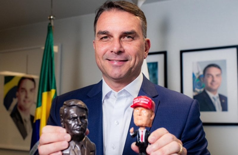 NEWS.ro: Flavio Bolsonaro se îndreaptă spre Ecuador din Argentina, după ce a părăsit Brazilia (autorităţile argentiniene)