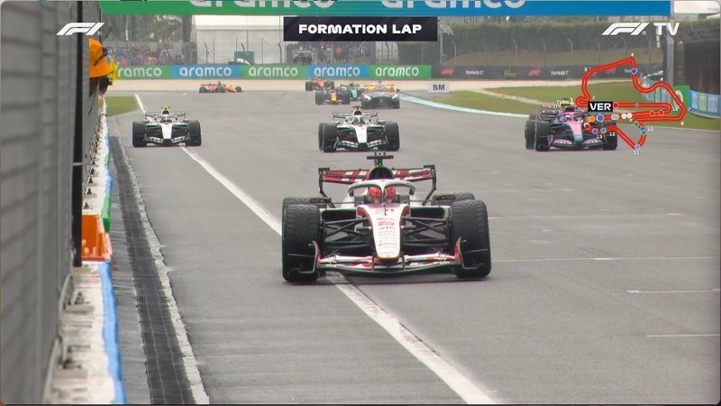 NEWS.ro: Formula 1: haos total şi o situaţie absurdă la Sepang, unde monoposturile nu au putut rula pe pista udă - VIDEO